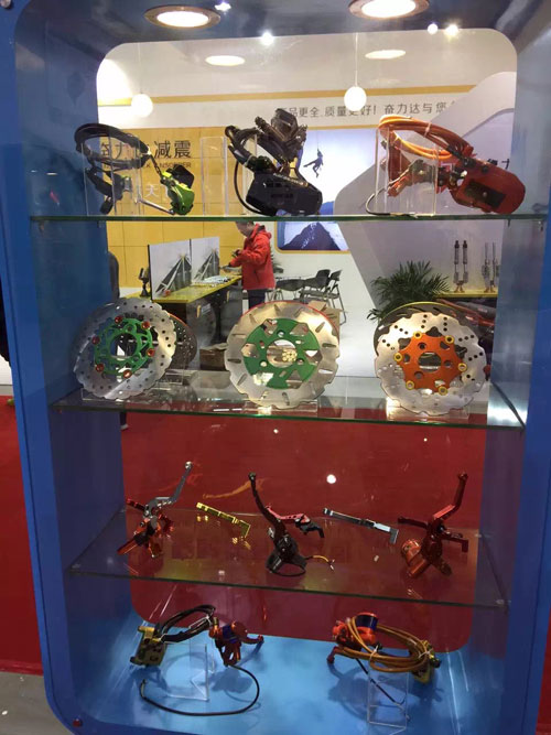 �Ɲɼ��F�_��չ